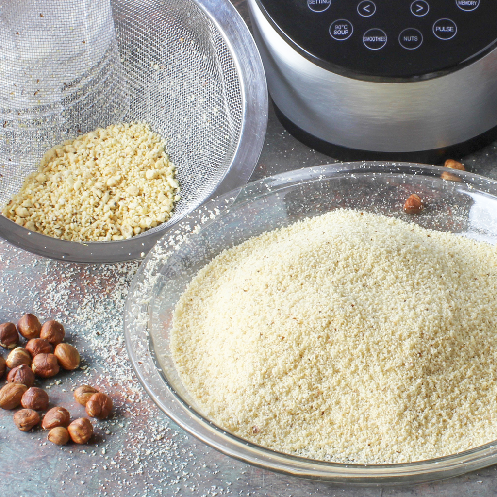 Make fresher hazelnut flour at home in a blender